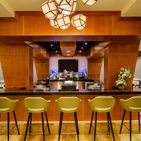 Готель Courtyard By Marriott Boston Logan Airport Екстер'єр фото