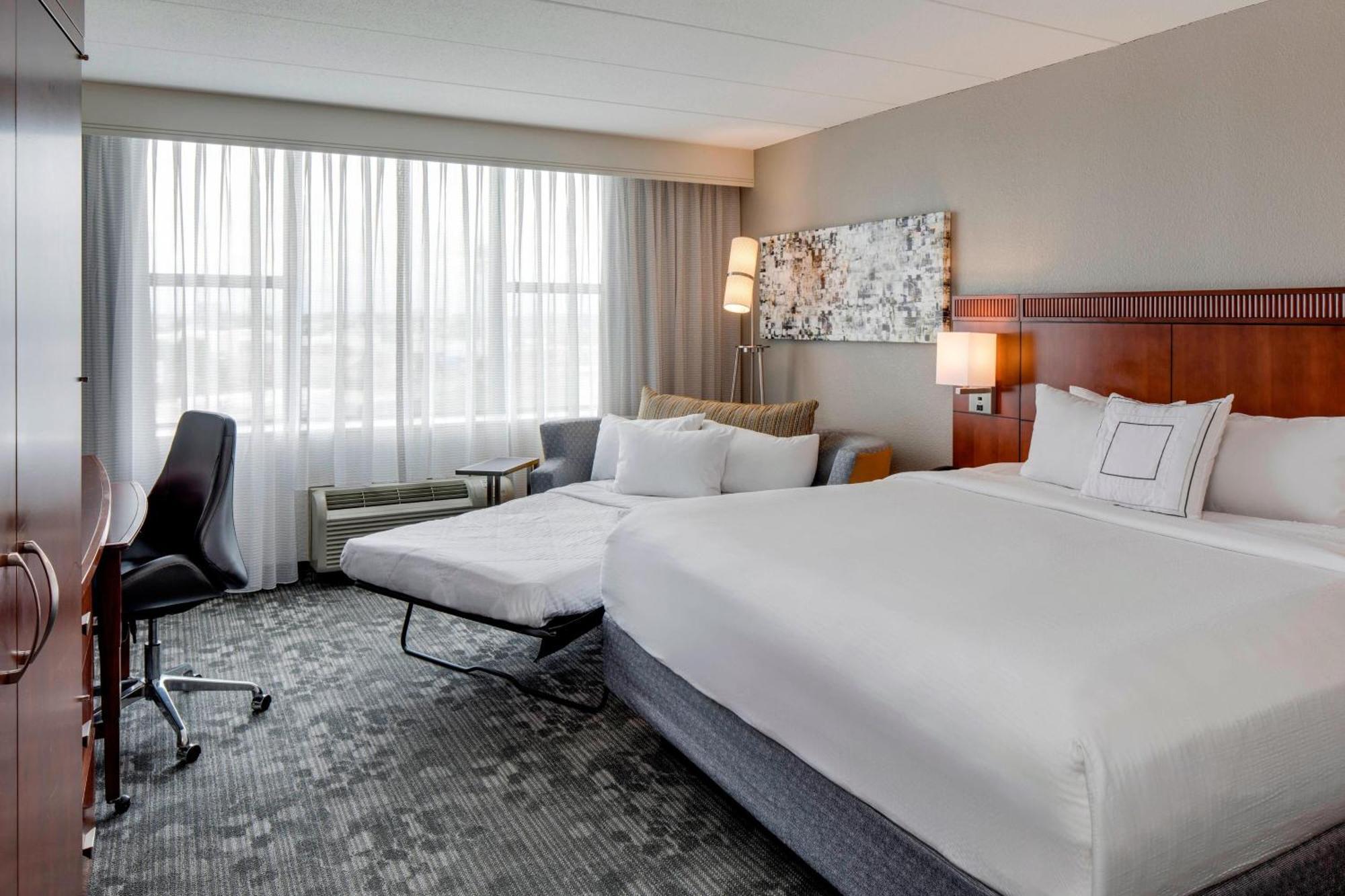 Готель Courtyard By Marriott Boston Logan Airport Екстер'єр фото