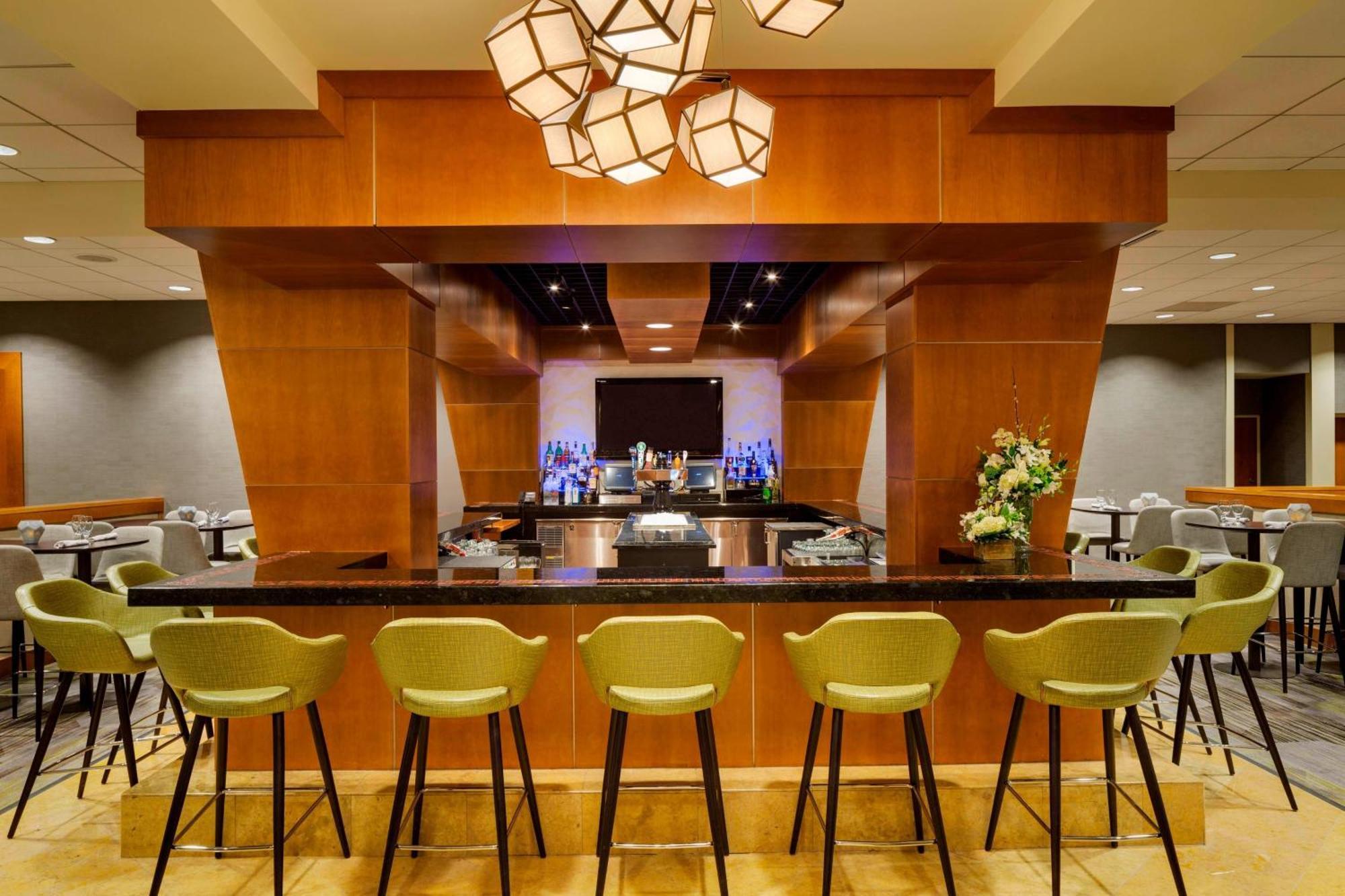 Готель Courtyard By Marriott Boston Logan Airport Екстер'єр фото