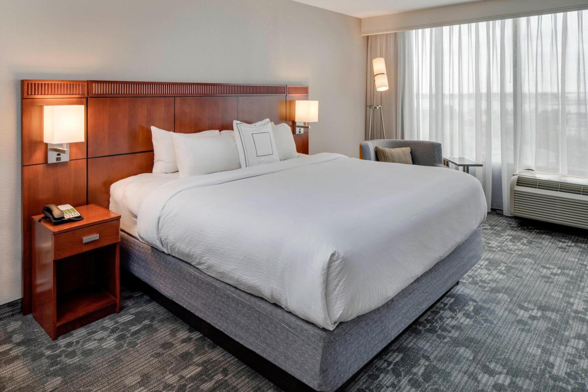 Готель Courtyard By Marriott Boston Logan Airport Екстер'єр фото