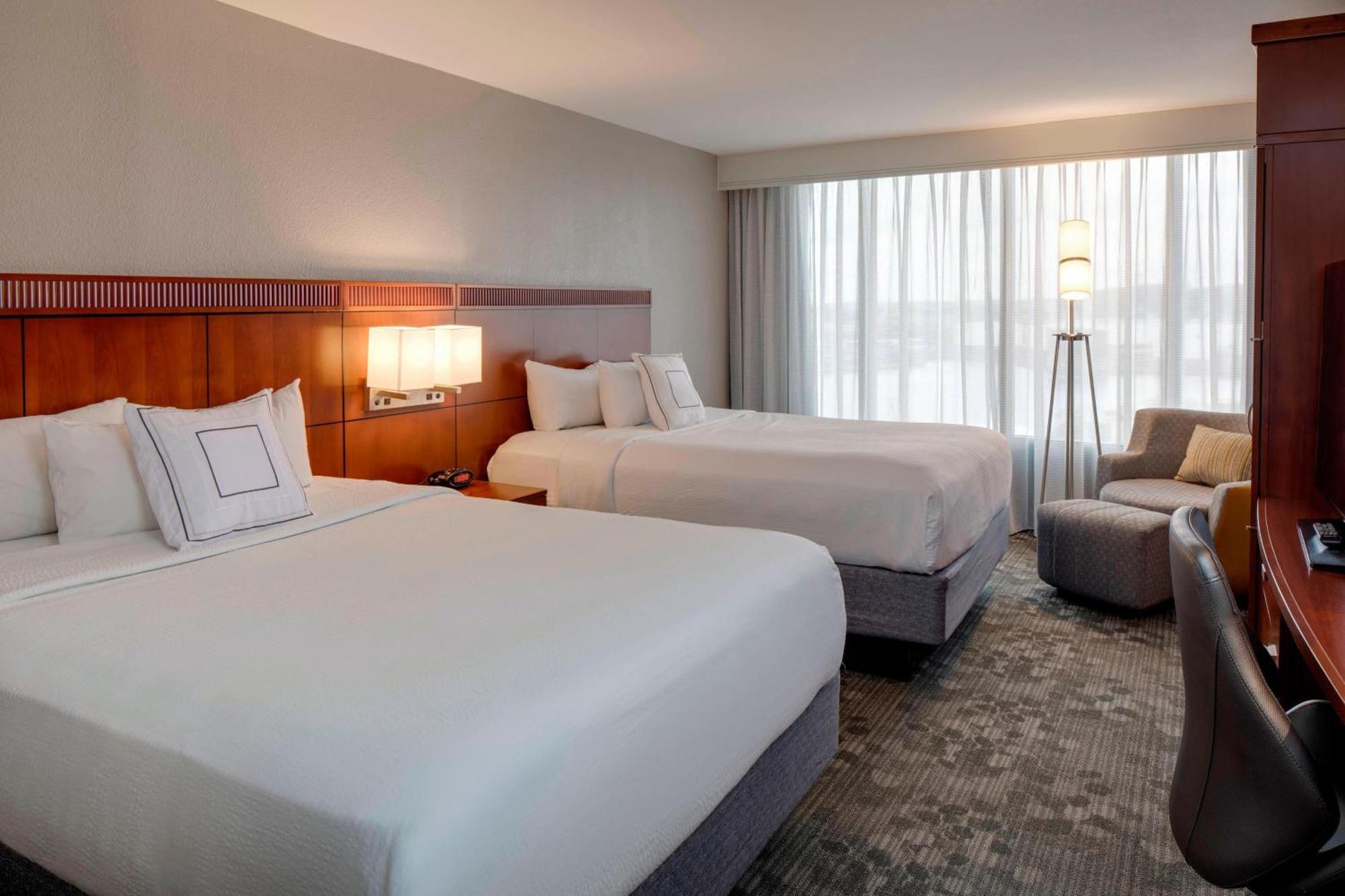 Готель Courtyard By Marriott Boston Logan Airport Екстер'єр фото