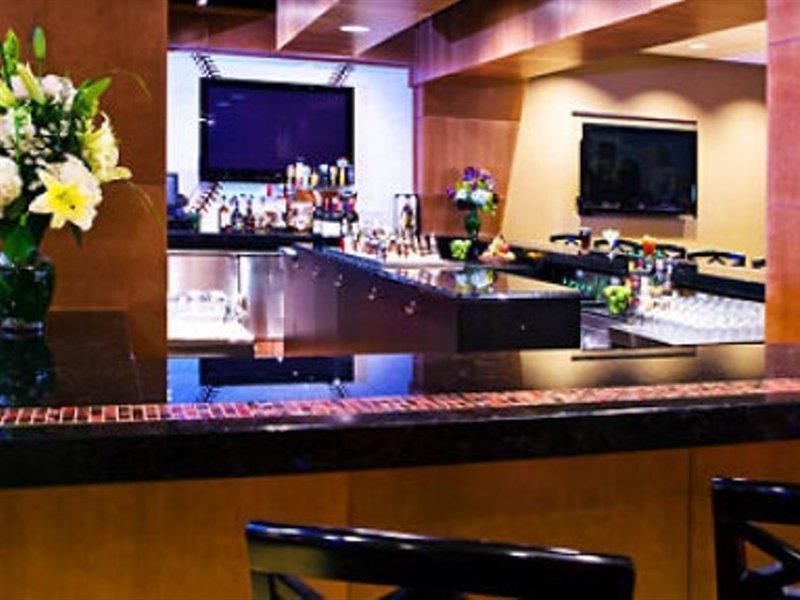 Готель Courtyard By Marriott Boston Logan Airport Екстер'єр фото