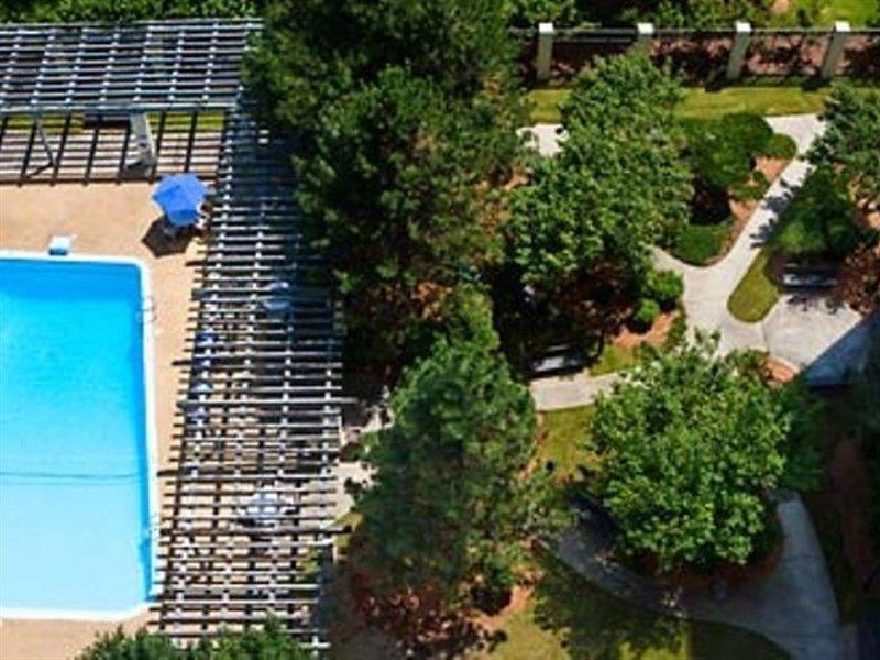 Готель Courtyard By Marriott Boston Logan Airport Екстер'єр фото