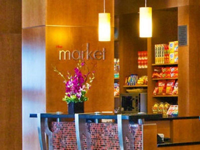 Готель Courtyard By Marriott Boston Logan Airport Екстер'єр фото
