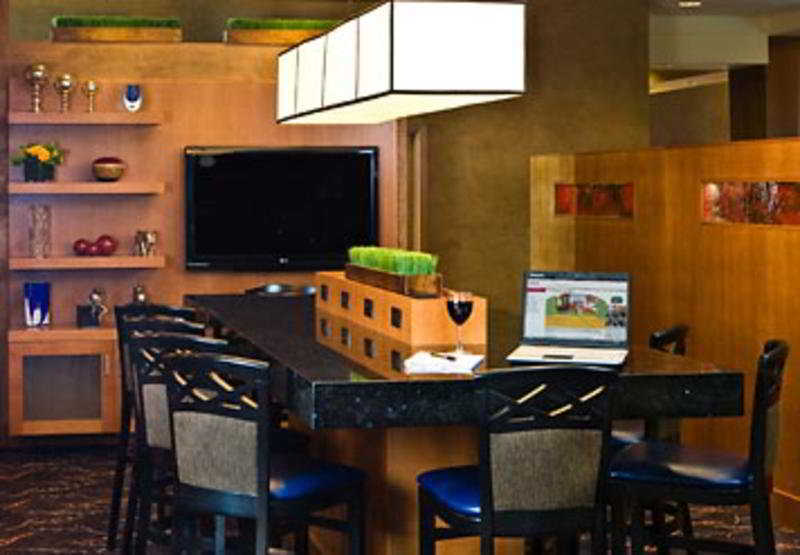 Готель Courtyard By Marriott Boston Logan Airport Екстер'єр фото