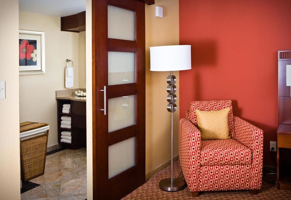Готель Courtyard By Marriott Boston Logan Airport Екстер'єр фото