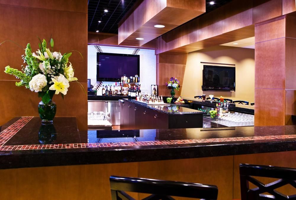 Готель Courtyard By Marriott Boston Logan Airport Екстер'єр фото