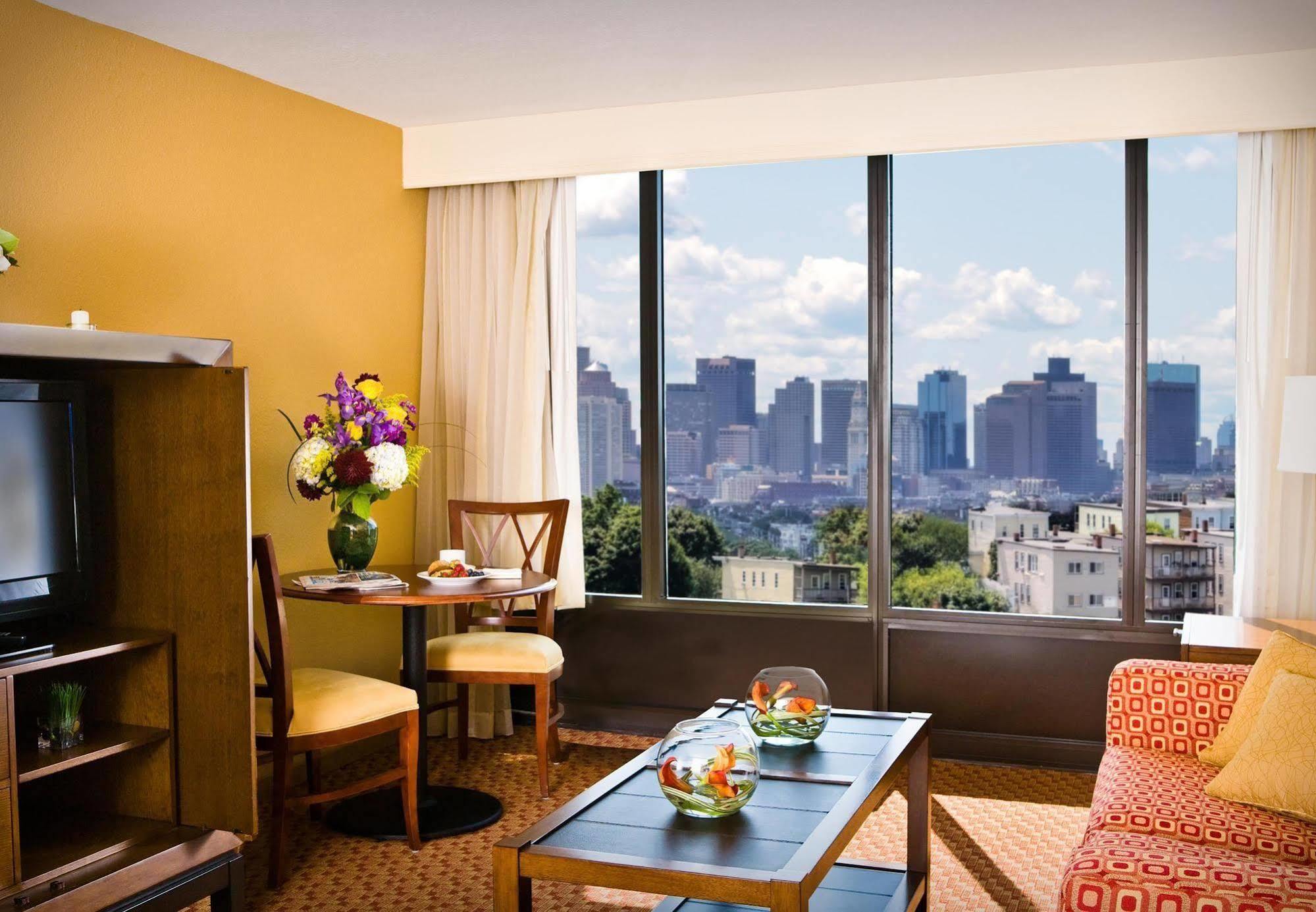 Готель Courtyard By Marriott Boston Logan Airport Екстер'єр фото