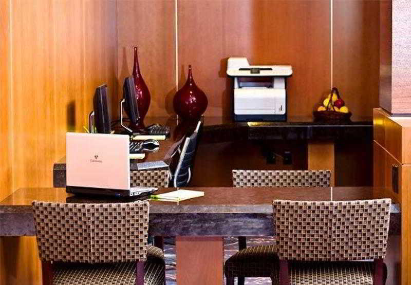 Готель Courtyard By Marriott Boston Logan Airport Екстер'єр фото