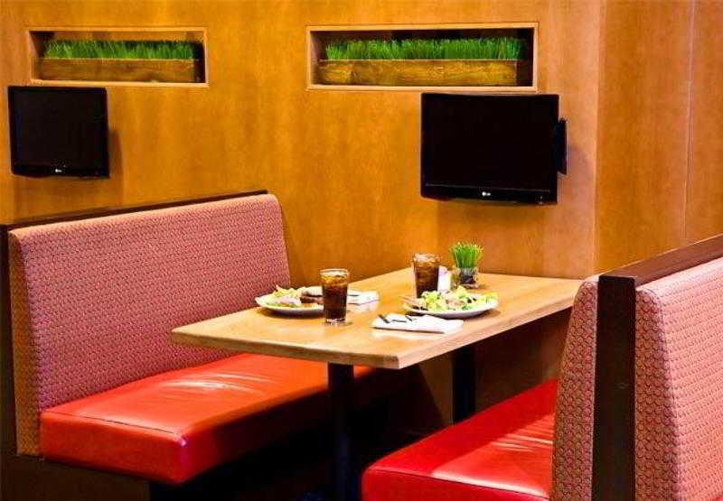 Готель Courtyard By Marriott Boston Logan Airport Екстер'єр фото