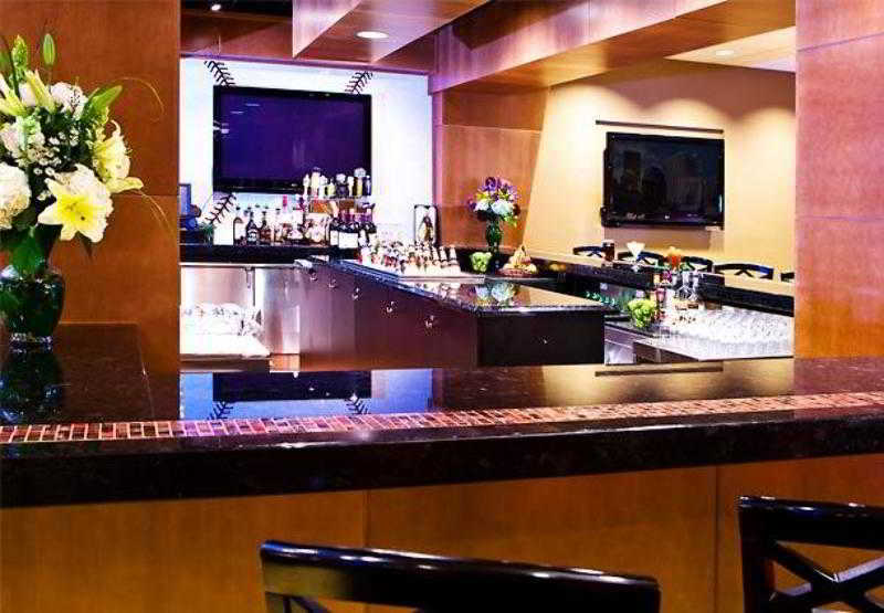 Готель Courtyard By Marriott Boston Logan Airport Екстер'єр фото