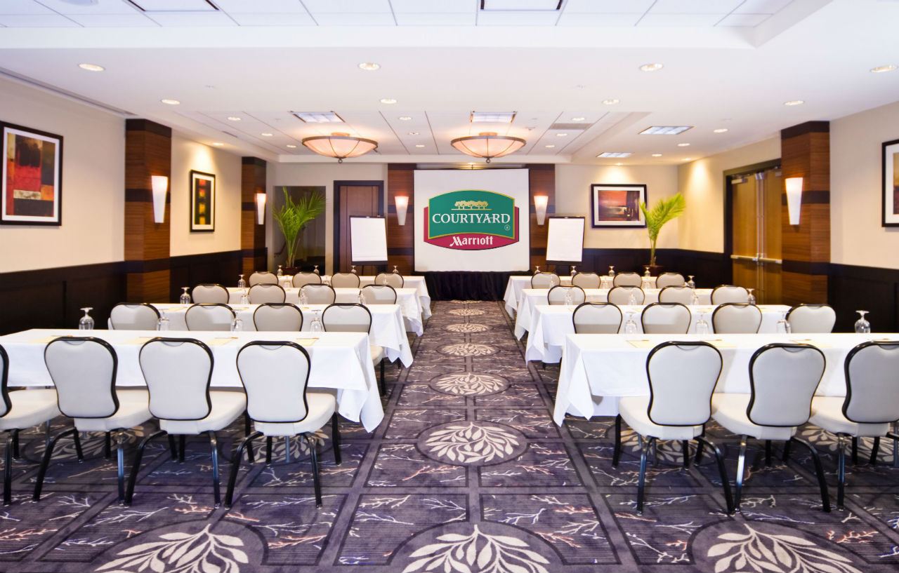Готель Courtyard By Marriott Boston Logan Airport Екстер'єр фото